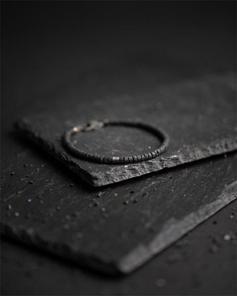 2 mm Armband mit schwarzen Lavasteinen und Titanelement - Sphera Black Lava